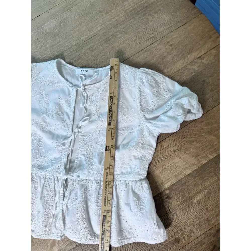 ASTR The Label White Tie Eyelet Blouse Size XL Fits Like Medium Cottagecore Boho